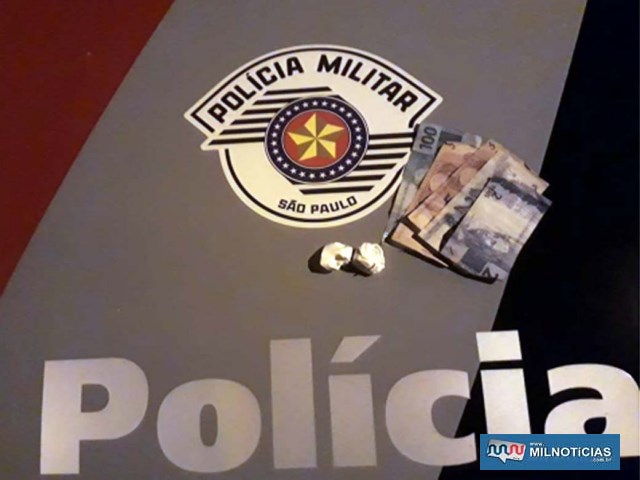 Foram apreendidas duas porções de cocaína, além de R$ 114,00 em dinheiro. Foto: DIVULGAÇÃO