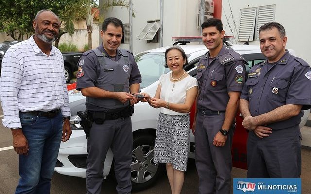 a partir da dir., tenente coronel PM Basílio, tenente PM Caideira, prefeita Tamiko, capitão PM Valdomiro e tenente coronel da reserva da PM Nilo. Foto: Secom/Prefeitura