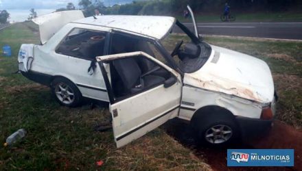 Veículo Fiat Prêmio ficou bastante destruído ao se envolver em capotamento. Foto: MANOEL MESSIA/Agência