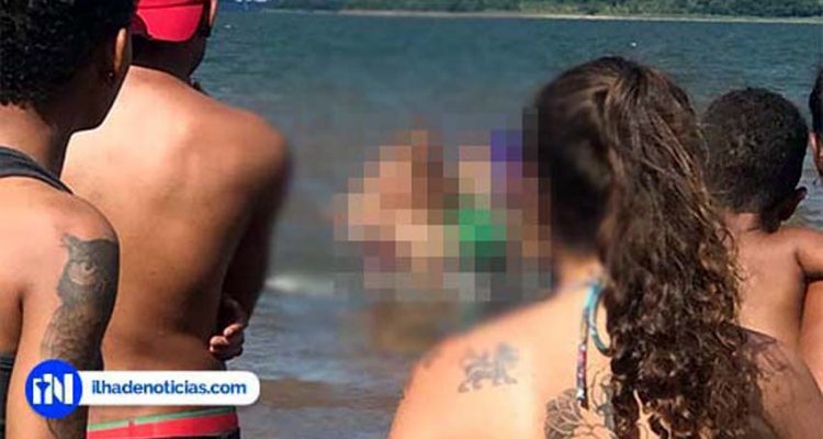 Os salva-vidas que trabalhavam na prainha tentaram socorrer o idoso, mas ele morreu no local. Foto: Ilha de Noticias.com