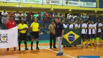 Vice prefeito Pedrinho Bentivóglio fala na abertura oficial do Futsal de Férias 2019. Foto: MANOEL MESSIAS/Agência