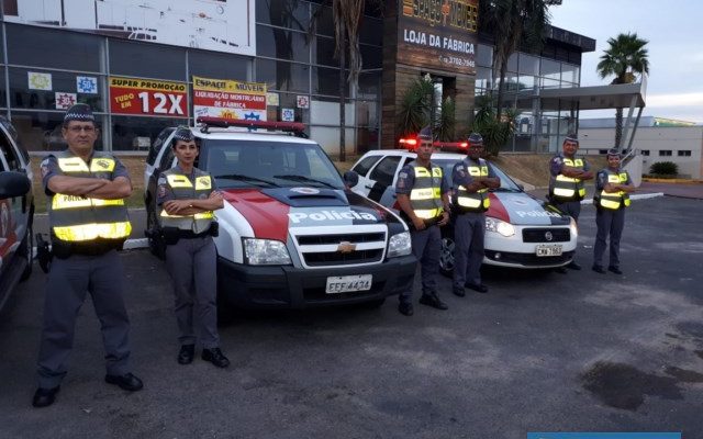 Bloqueios de fiscalização e orientação foram realizados em alguns pontos da cidade de Andradina. Fotos: DIVULGAÇÃO