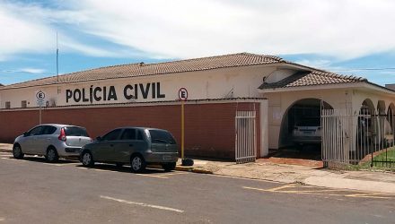 Em Andradina uma equipe da DIG – Delegacia de Investigações Gerais cumpriu mandado de busca e apreensão no bairro Gasparelli. Foto: MANOEL MESSIAS/Agência