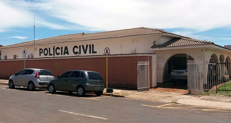 Em Andradina uma equipe da DIG – Delegacia de Investigações Gerais cumpriu mandado de busca e apreensão no bairro Gasparelli. Foto: MANOEL MESSIAS/Agência