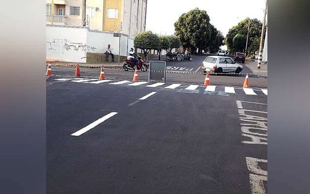 Rua Paulo Marin entre a avenida Bandeirantes e a Rua São Paulo passa a ser de mão única devido a instalação de semáforo. Foto: Secom/Prefeitura