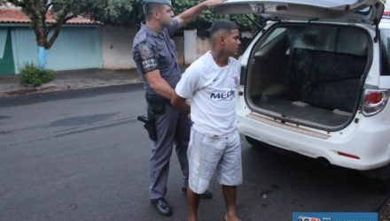 Serviços gerais foi indiciado por tráfico de entorpecente. Em audiência de custódia no fórum juiz decidiu que ele responda em liberdade. Foto: MANOEL MESSIAS/Agência