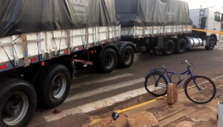 Criança morreu depois de ter corpo atingida por carreta carregada com celulose. Foto: DIVULGAÇÃO