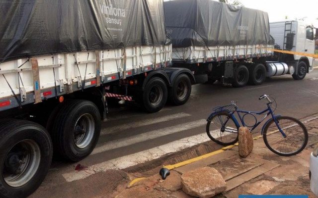 Criança morreu depois de ter corpo atingida por carreta carregada com celulose. Foto: DIVULGAÇÃO