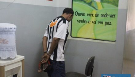 O ajudante geral Élcio Avelino Lopes Filho, o "Cebinho", de 44 anos, foi indiciado e preso por furto qualificado. Foto: MANOEL MESSIAS/Agência