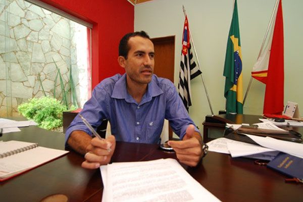 Prefeito de General Salgado, Leandro Rogério de Oliveira, e de seu vice, Paulo César de Almeida, ambos do PR, cassados por compra de votos. Foto: Pi Auriflama