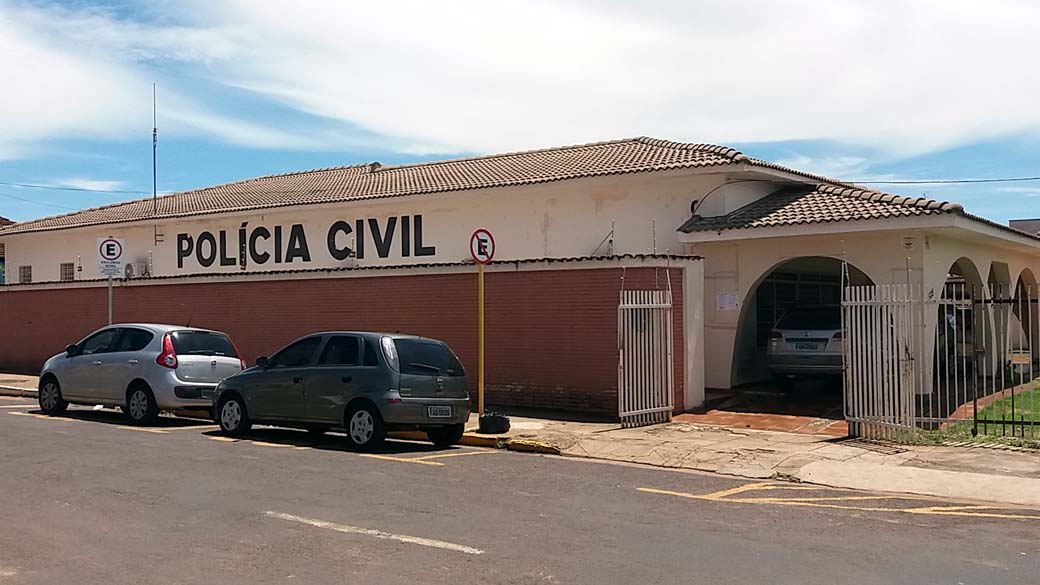 Garota de programa foi encaminhada até a DIG, indiciada e vai responder aos dois processos de furto em liberdade. Foto: MANOEL MESSIAS/Agência