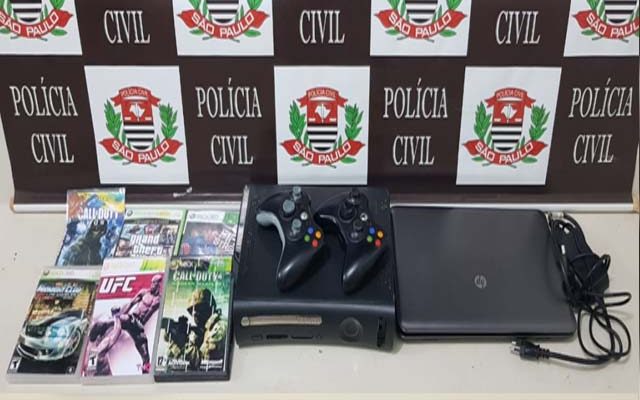 Foram recuperados e devolvidos 1 vídeo game Xbox 360, 06 jogos para Xbox e 02 controles sem fio para Xbox. Foto: POLÍCIA CIVIL/Divulgação