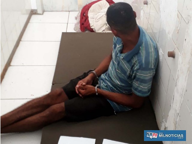 Indivíduo foi indiciado por roubo e permaneceu recolhido à carceragem até ser encaminhado ao fórum local. Foto: MANOEL MESSIAS/Agência