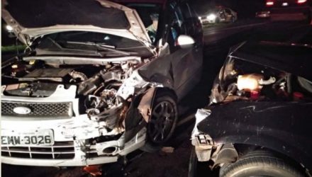 Choque violento aconteceu quando motorista do Fiesta tentou uma ultrapassagem irregular. Foto: MANOEL MESSIAS/Mil Noticias