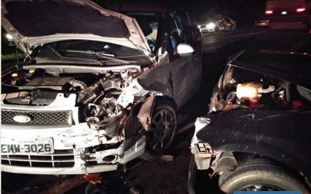 Choque violento aconteceu quando motorista do Fiesta tentou uma ultrapassagem irregular. Foto: MANOEL MESSIAS/Mil Noticias