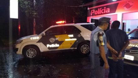 CNH falsa localizada com o comerciante foi apreendida pela Polícia Civil. DIVULGAÇÃO/PMRv