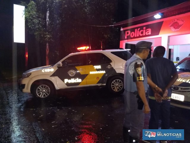 CNH falsa localizada com o comerciante foi apreendida pela Polícia Civil. DIVULGAÇÃO/PMRv
