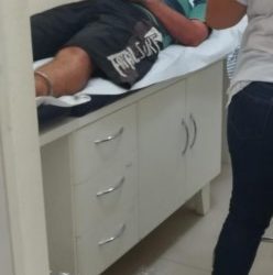 Na detenção anterior, o servente apresentava visivelmente estar sob efeito de entorpecentes, quando bateu a cabeça na grade da cela e precisou de cuidados médicos. Fotos: DIVULGAÇÃO