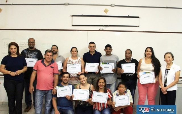 Alunos recebem certificado após qualificação. Foto: Secom/Prefeitura