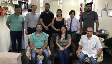 Representantes da Acia e 
Sincovan se reuniram com secretários da Prefeitura de Andradina para tratar do assunto. Foto: DIVULGAÇÃO