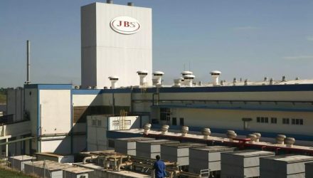 A unidade da JBS em Lins (SP) onde aconteceu o acidente é dedicada à fabricação de produtos de limpeza e higiene — Foto: J.Serafim/Divulgação