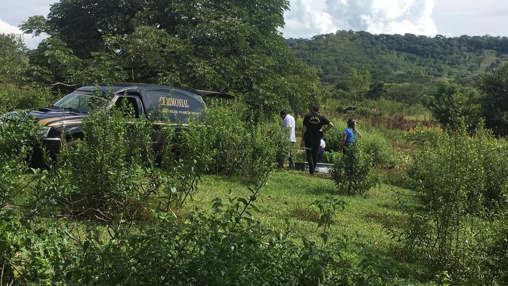 Vítimas foram encontradas mortas em colchão — Foto: José Pereira/TVCA.