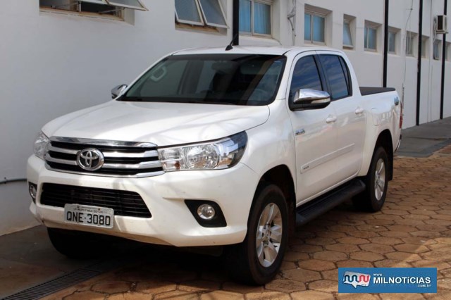 Caminhonete Toyota Hillux, na cor branca, pertencente ao vereador ‘Kikão’ foi apreendida e encaminhada para a Seccional de Assis. Foto: MANOEL MESSIAS/Mil Noticias