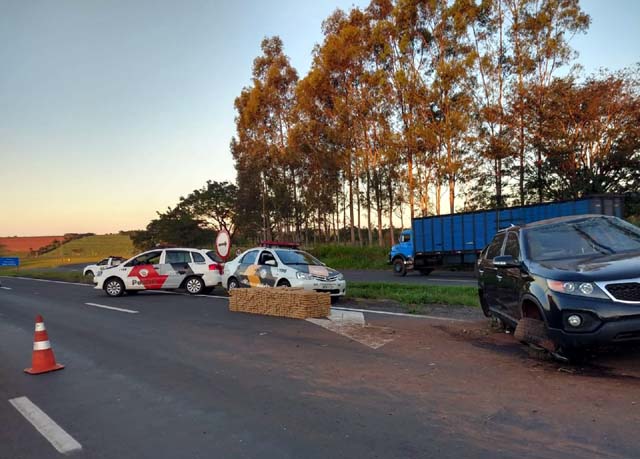 Homem foi preso suspeito de tráfico de drogas em Penápolis — Foto: Divulgação/Polícia Rodoviária