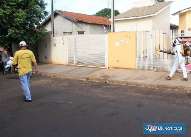 Além de pulverizar imóveis as equipes de vigilância e endemias iniciará a dedetização das bocas de lobos no combate a dengue. Foto: Secom/Prefeitura