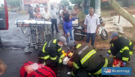 Vítima foi socorrida pelo Corpo de Bombeiros até a UPA – Unidade de Pronto Atendimento, permanecendo em observação. Foto: MANOEL MESSIAS/Agência