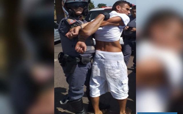Autor do roubo foi preso pela Polícia Militar ainda com o celular da vítima no bolso. Foto: DIVULGAÇÃO