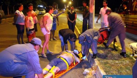 Além do tiro, vítima sofreu diversas escoriações pelo corpo depois de pular da Hillux. Foto: MANOEL MESSIAS/Mil Noticias