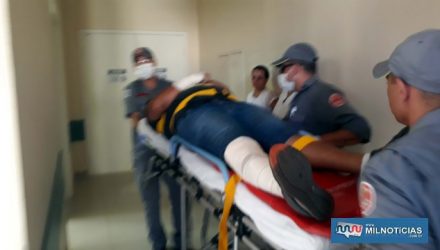 Vítima foi socorrida pelos bombeiros até a UPA – Unidade de Pronto Atendimento, medicada e liberada. FOTO: MANOEL MESSIAS/Agência