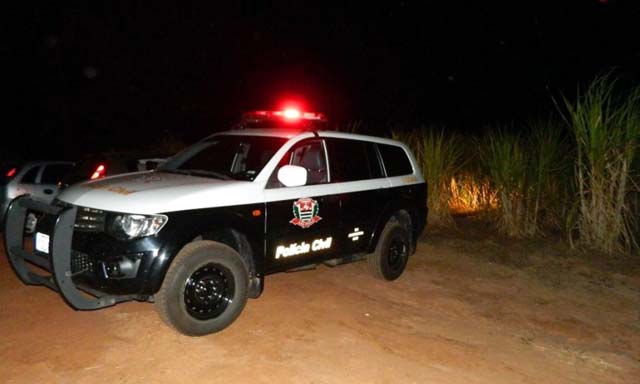 Corpo foi localizado em canavial, com três perfurações de tiros. Foto: Diego Fernandes Silva / adamantinanet.com.br