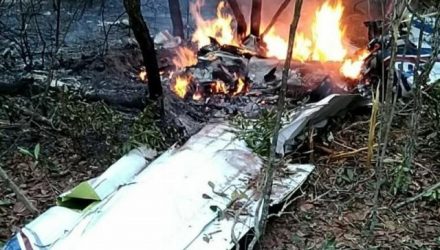 Queda de avião de aconteceu numa área de mata próximo ao Aeroporto Santa Maria, na saída para Três Lagoas. Foto: Campo Grande News