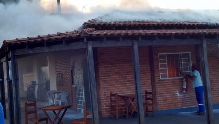 Incêndio atingiu cozinha de restaurante em Itapura — Foto: Arquivo Pessoal