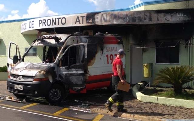 Unidade de resgate e fachada da UPA ficaram destruídos. Foto: Região Noroeste