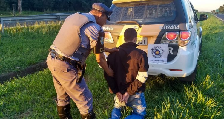 Homem é preso suspeito de tráfico de drogas em rodovia de Araçatuba — Foto: Arquivo Pessoal