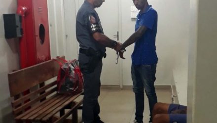 Ajudante geral Giovani Ricardo da Silva Farias, de 23 anos, foi indiciado e preso acusado de tráfico de entorpecentes. Foto: MANOEL MESSIAS/Agência