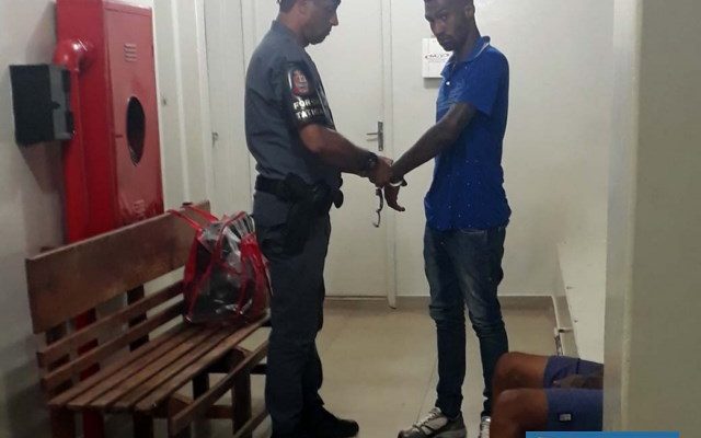 Ajudante geral Giovani Ricardo da Silva Farias, de 23 anos, foi indiciado e preso acusado de tráfico de entorpecentes. Foto: MANOEL MESSIAS/Agência