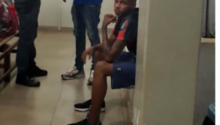 O jovem Maycon Douglas Ribeiro da Silva, de 18 anos, foi indiciado por tráfico de entorpecente, permanecendo à disposição da justiça. Foto: MANOEL MESSIAS/Agência