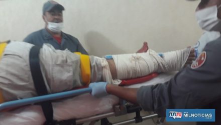 Pedreiro sofreu fratura da canela da perna direita, um corte profundo na perna esquerda, fratura de costela, além de escoriações pelo corpo. Foto: MANOEL MESSIAS/Agência