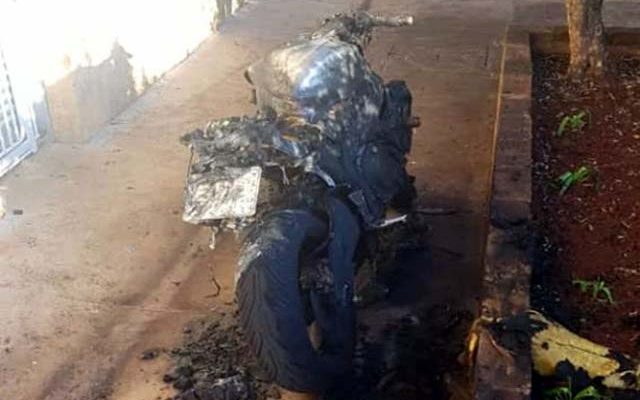 Motocicleta ficou completamente destruída. foto: Ourinhos Noticias