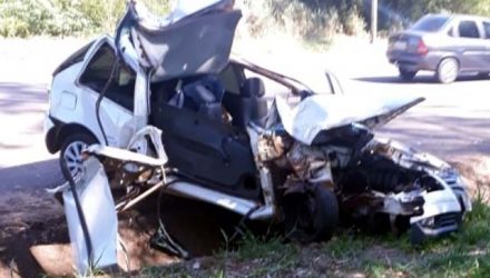 Acidente deixou uma mulher e uma criança de três anos feridas. Foto: SBT Interior