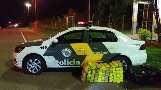 Polícia apreendeu mais de 90 kg de maconha — Foto: Polícia Rodoviária.