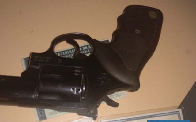 Comerciante carregava um revólver calibre .38mm, municiado, com registro de posse, porém, sem o de porte obrigatório. Foto: DIVULGAÇÃO