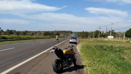 Automóvel acertou com força a traseira da motocicleta Hornet 600cc, na cor laranja. Foto: DIVULGAÇÃO