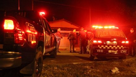 Polícia Militar e Guarda Municipal apagam chamas em residência de Artur Nogueira — Foto: nogueirense.com.br.