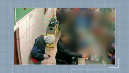 Criminoso assaltam clientes de bar do Capão Redondo, na Zona Sul de SP — Foto: Reprodução/TV Globo.