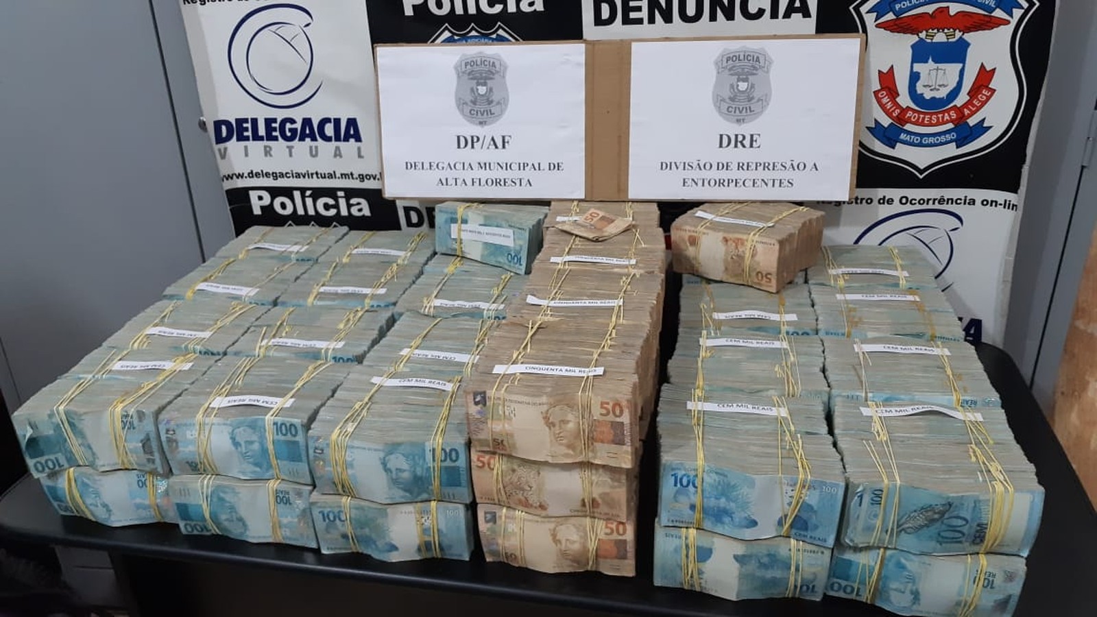 Avião com R$ 4,6 milhões em malas de dinheiro foi apreendido após pouso forçado em Alta Floresta — Foto: Polícia Civil de Alta Floresta (MT).